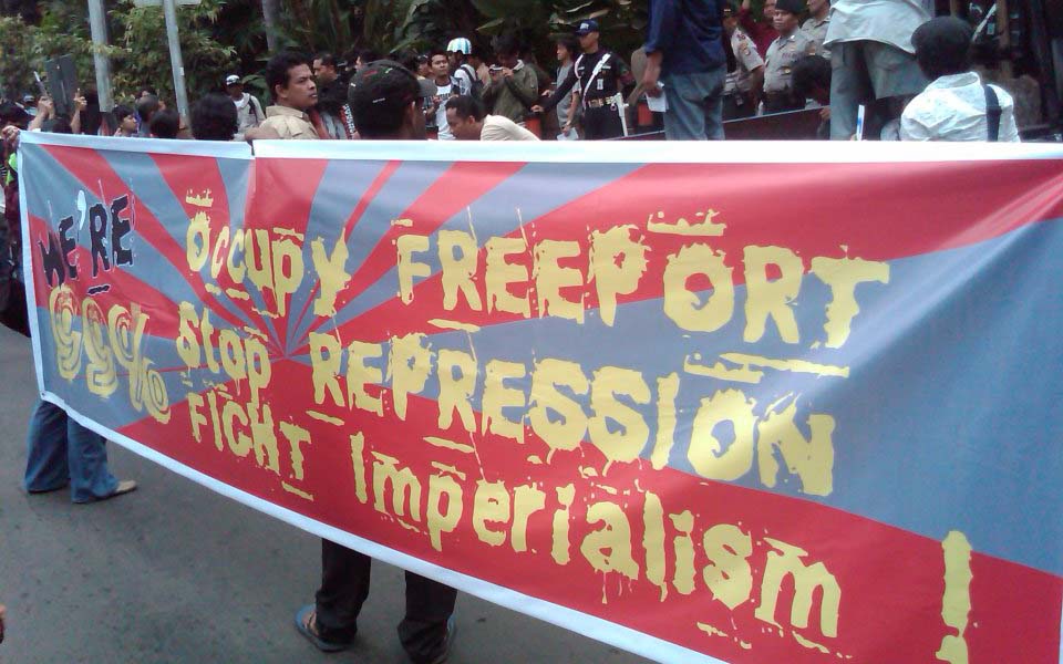 Freeport worker solidarity action - Oct 20, 2011 (Pembebasan)
