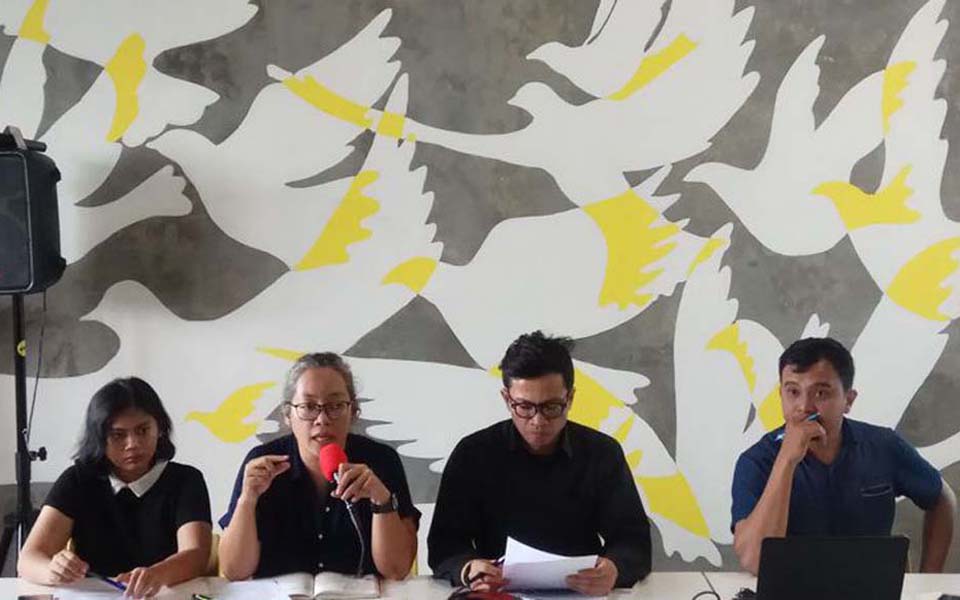 Sri Lestari Wahyuningrum at Amnesty International office in Jakarta - October 21, 2017 (Kompas)