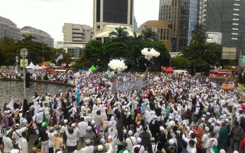 212 Action at Hotel Indonesia traffic circle in Jakarta (CNN)