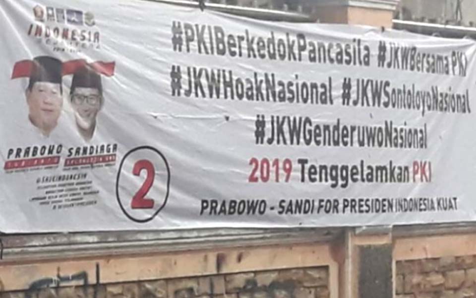 Anti-Widodo banner in Tanah Abang Central Jakarta (Istimewa)