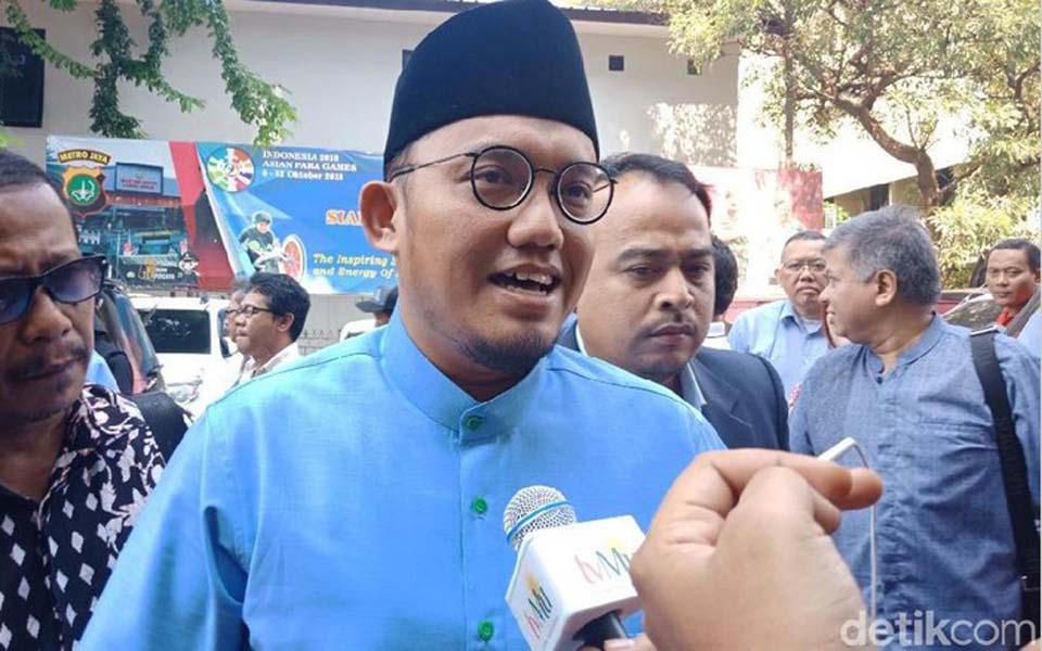 Dahnil Anzar Simanjuntak speaking to reporters - Undated (Detik)