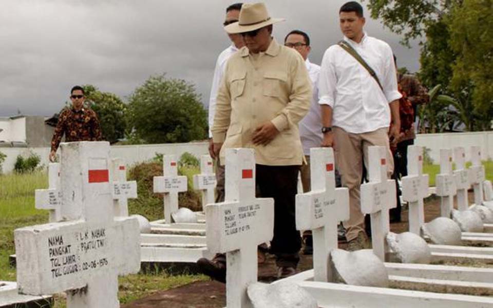 Prabowo visiting Seroja Heroes Cemetery in Atambua – December 27, 2018 (Antara)