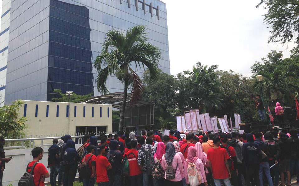 Sedar workers rally in front of Toyota factory in Sunter - March 8, 2018 (Sedar)