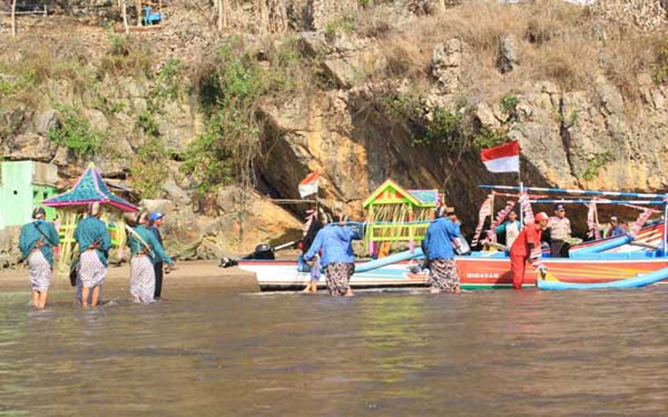 Sedekah Laut traditional thanksgiving ritual (Harian Jogja)