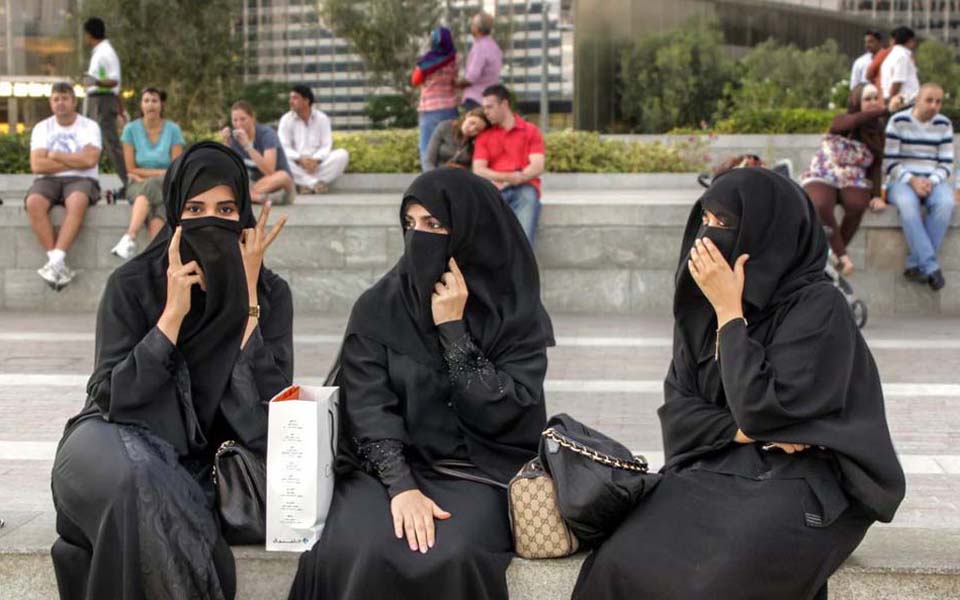 Students on campus wearing niqab (Tirto)