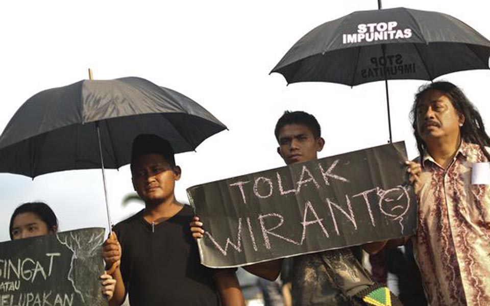 Thursday Action at State Palace in 2016 rejecting Wiranto as security minister (CNN)