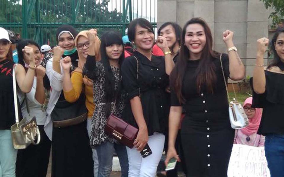 Trans women join protest against criminal code in Jakarta - February 12, 2018 (Merdeka)