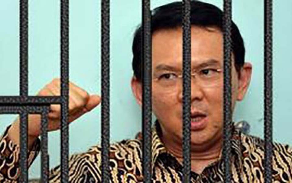 Ahok at the Brimob headquarters detention centre (Tribune)