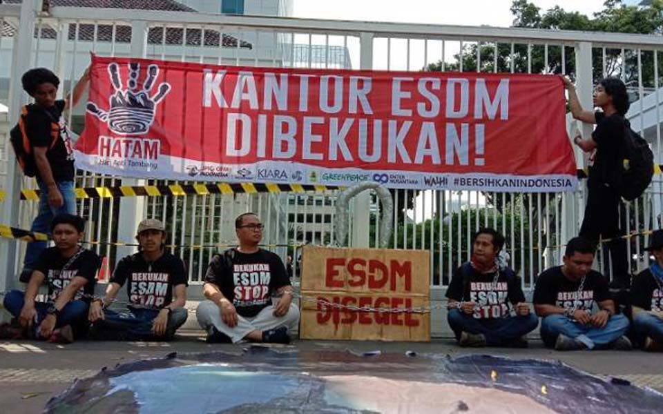 Anti-mining protest in front of ESDM offices – May 28, 2019 (KBR)