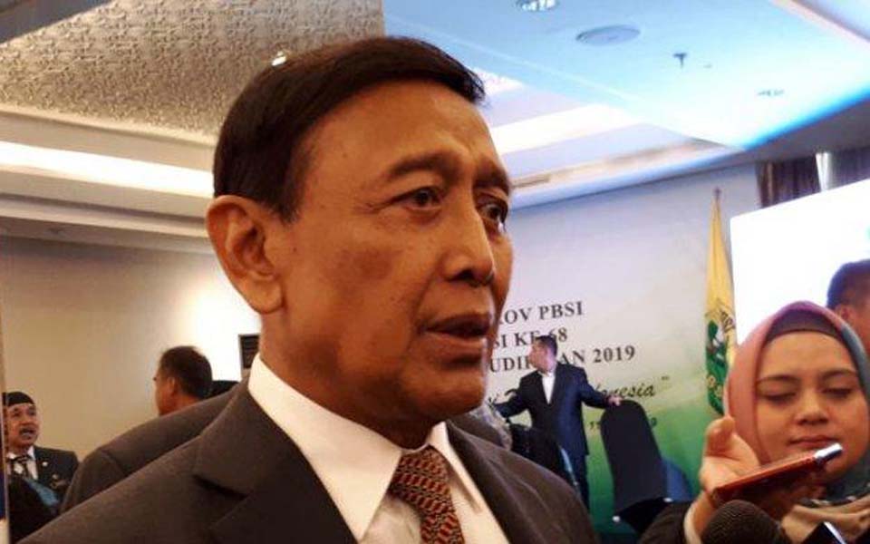 Coordinating Minister for Security Wiranto speaking with the media (Tribune)Coordinating Minister for Security Wiranto speaking with the media (Tribune)