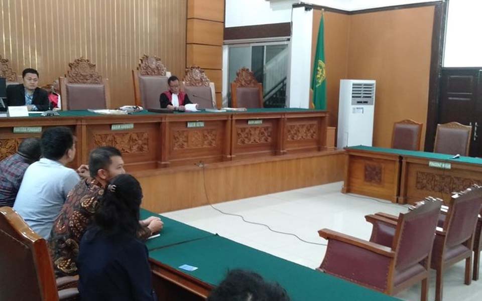 Empty seats at first pre-trial suit hearing at South Jakarta District Court – November 11, 2019 (Kompas)