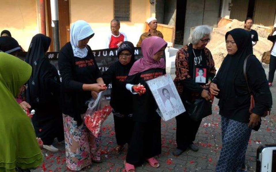 Families of May 98 riot victims hold procession in Jakarta – May 13, 2019 (Tribune)