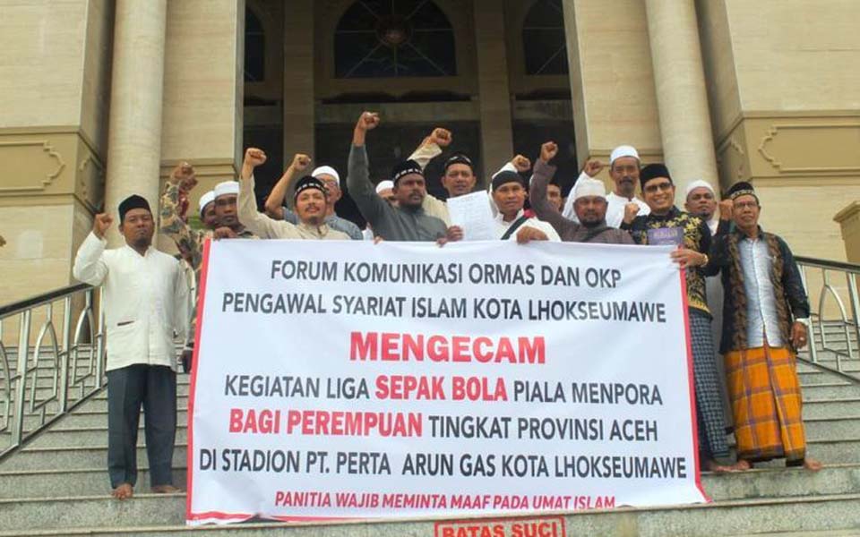 Islamic groups protest against women’s soccer – July 4, 2019 (Kompas)