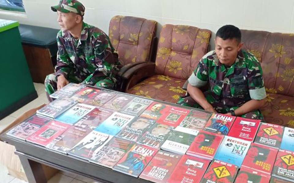 Kediri military command displays seized books – December 6, 2018 (Merdeka)