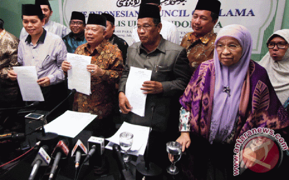 Ma’ruf Amin (2nd left) declaring LGBT haram – February 17, 2017 (Antara)