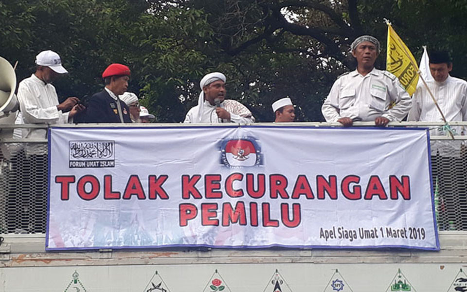 Novel Bakmumin at rally in front of KPU – March 1, 2019 (Pos Kota)