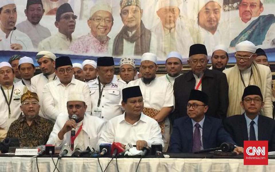 Prabowo (centre) and PA 212 leaders at Ulama Meeting – December 2018 (CNN)
