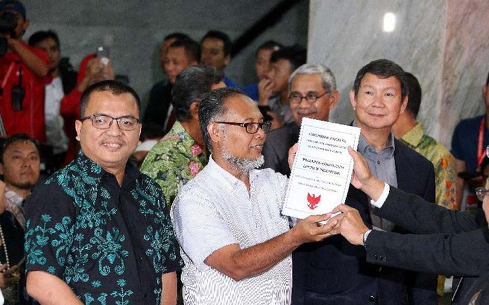 Prabowo-Sandiaga legal team submits challenge to MK – May 26, 2019 (Detik)
