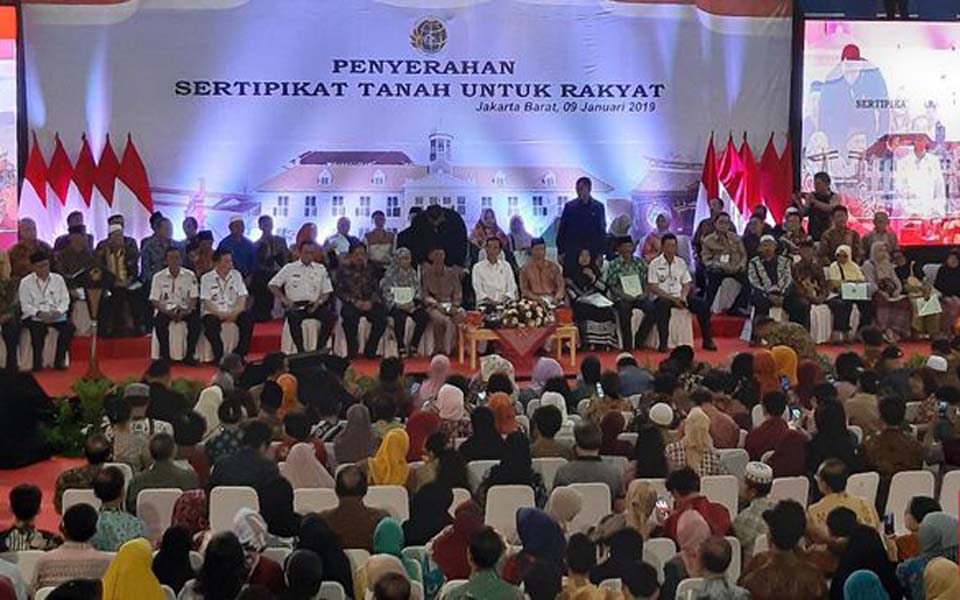 President Widodo at land certificate distribution ceremony – Undated (CNN)