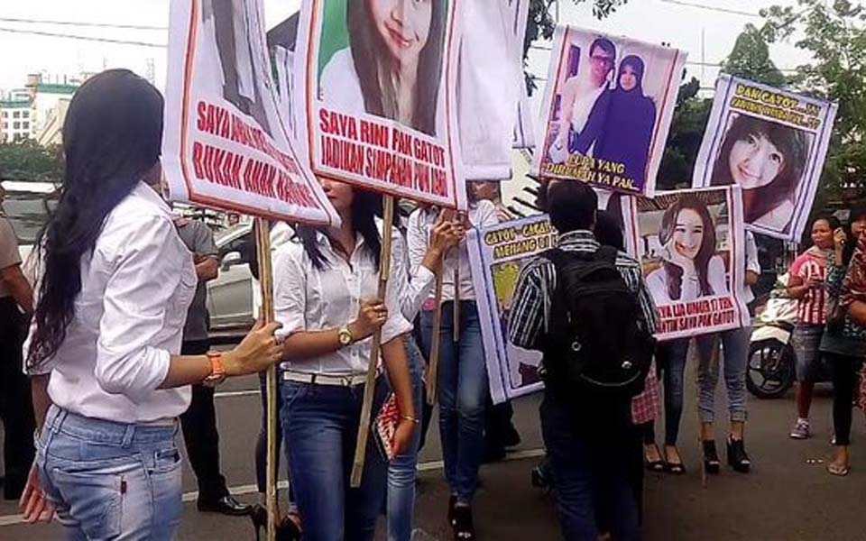 Protest action against polygamy in North Sumatra (Merdeka)