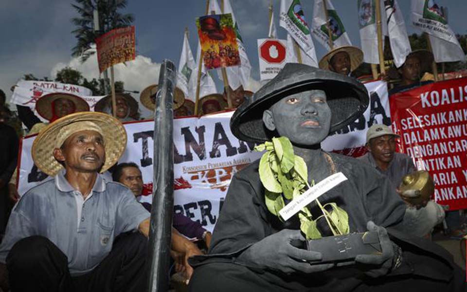 Protest against forced land seizure at Supreme Court – Undated (CNN)