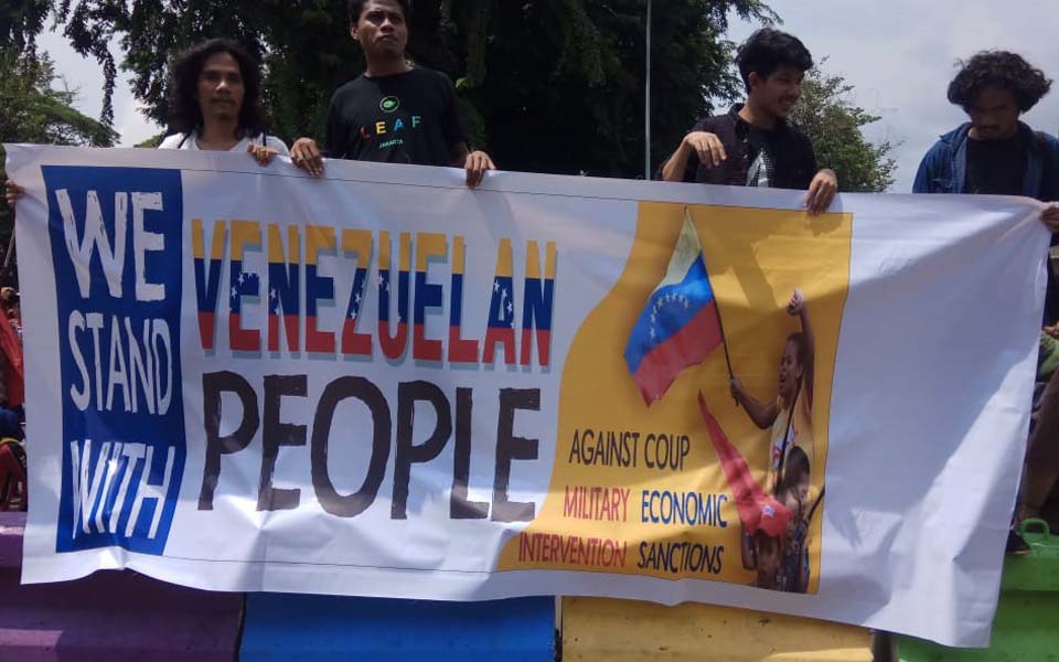 Protest in solidarity with Venezuela (Arah Juang)