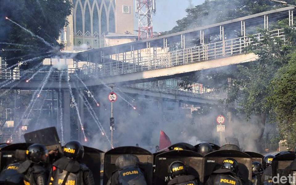Rioter class with police in Tanah Abang – May 22, 2019 (Detik)