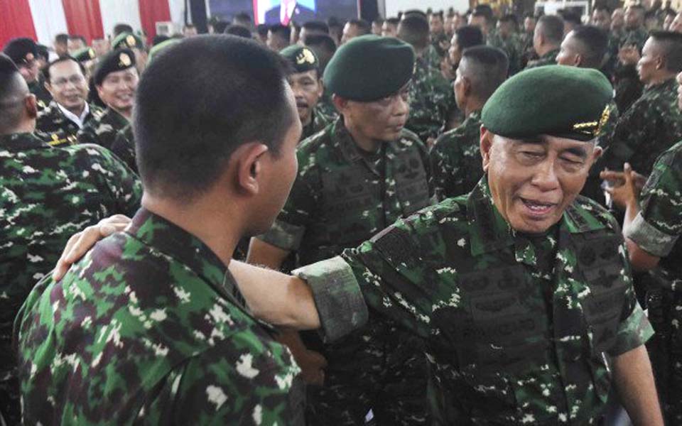 Ryamizard Ryacudu greets Green Berets troops (Antara)