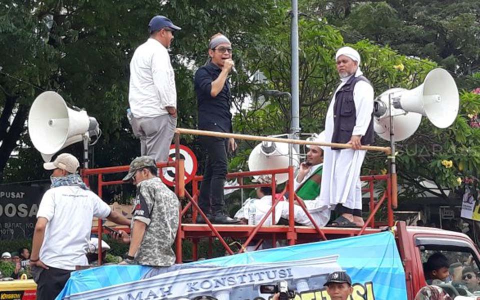 Sang Alang (centre) and Lubis (seated right) – June 14, 2019 (Suara)