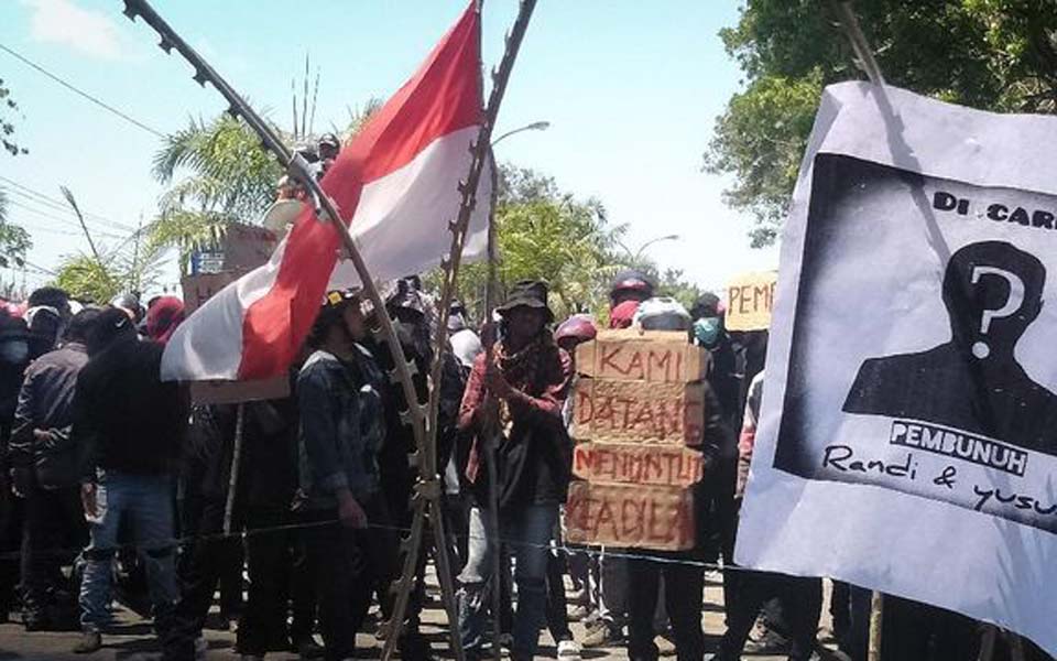 Student protest in front of regional police headquarters – October 28, 2019 (CNN)