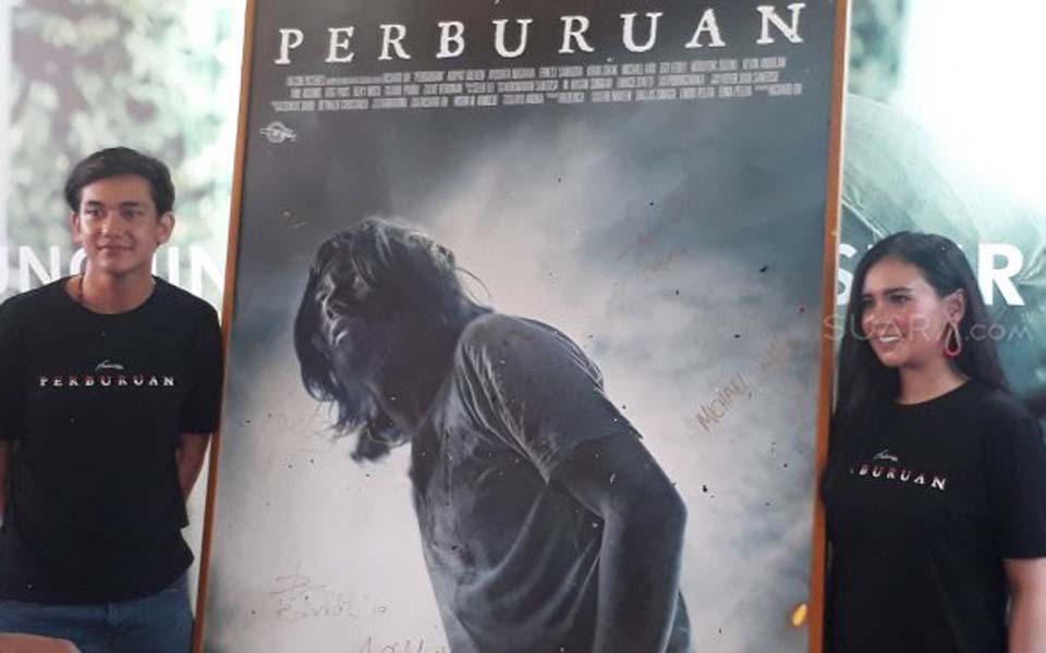 ‘The Fugitive’ film poster release attended by Adipati Dolken and Ayushita (Suara)