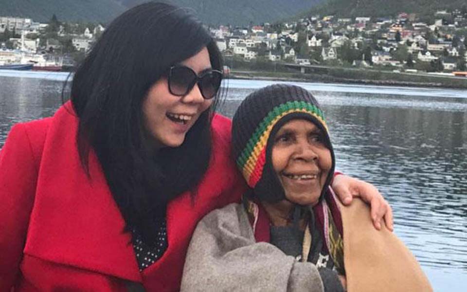 Veronica Koman pictured with West Papuan woman – Undated (Tempo)