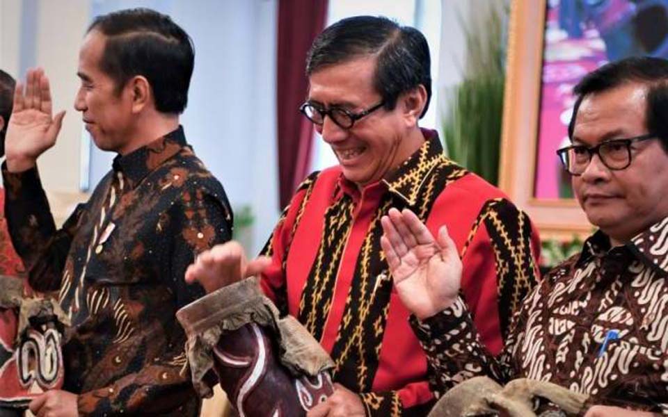 Widodo (left) with Laoly and Cabinet Secretary Pramono Anung – September 2, 2019 (Antara)