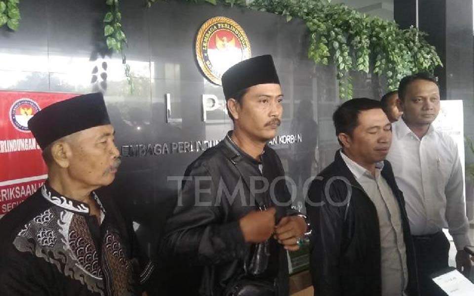 Wisnu Rakadita and families of victims at LPSK – June 17, 2019 (Tempo)