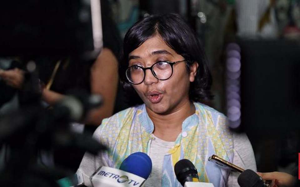 YLBHI Director Asfinawati speaking to the media – March 3, 2019 (CNN)